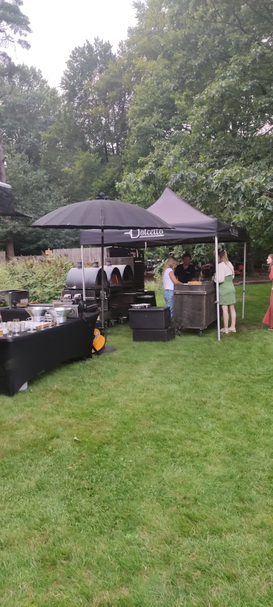 Professionele BBQ-tent en smoker opstelling