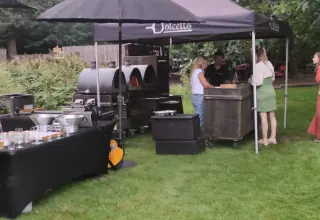 Professionele BBQ-tent en smoker opstelling