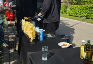 Worsten grillen in actie